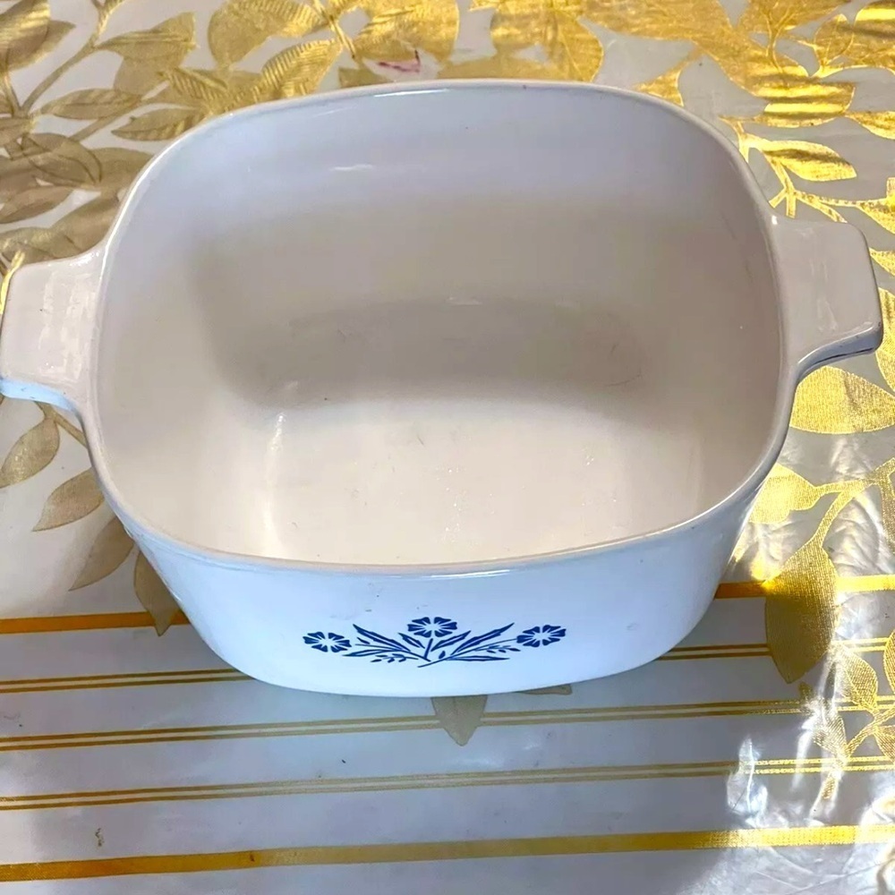 Corning Ware - Blue Cornflower 1 3/4 qt casserole dish (P-1 3/4-B) Made in U.S.A